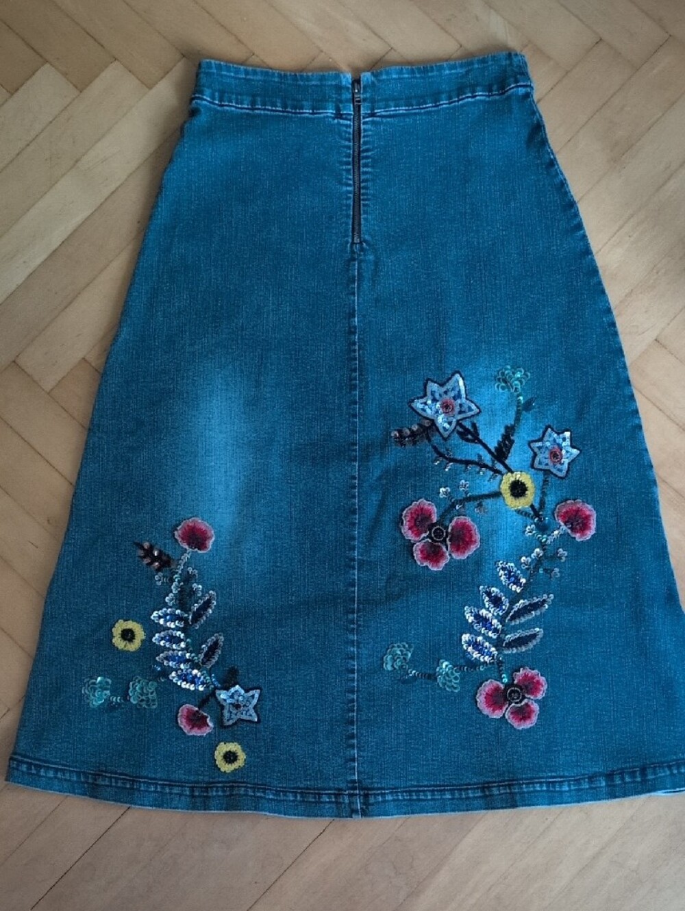 Alice + Olivia Embroidered Denim Skirt with Bird Motif Size 4 - Picture 3 of 3